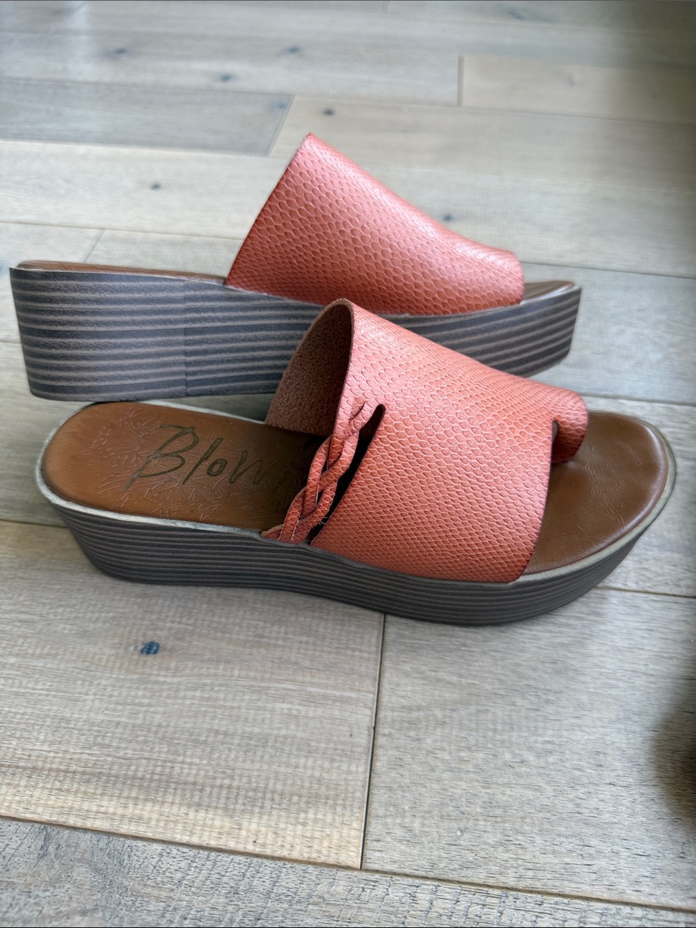 Blowfish Textured Platform Slide Mules 8.5 Like NEW!